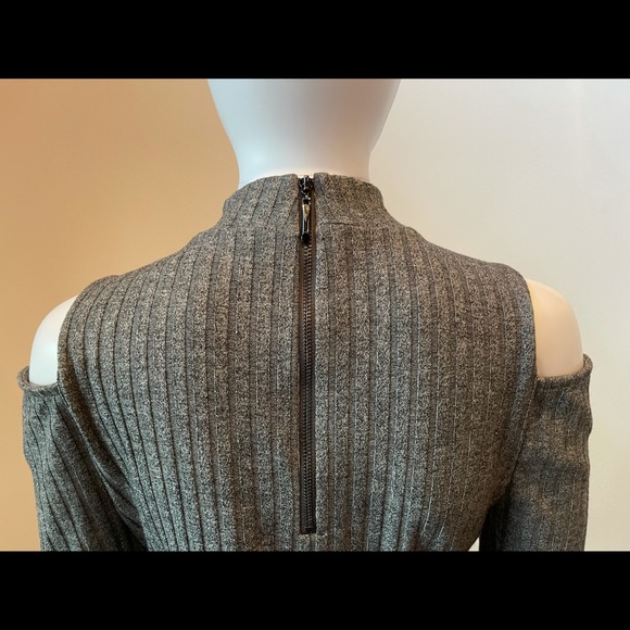 👜WHBM Gray Fitted Sheath Dress with Keyholes - Picture 3 of 6